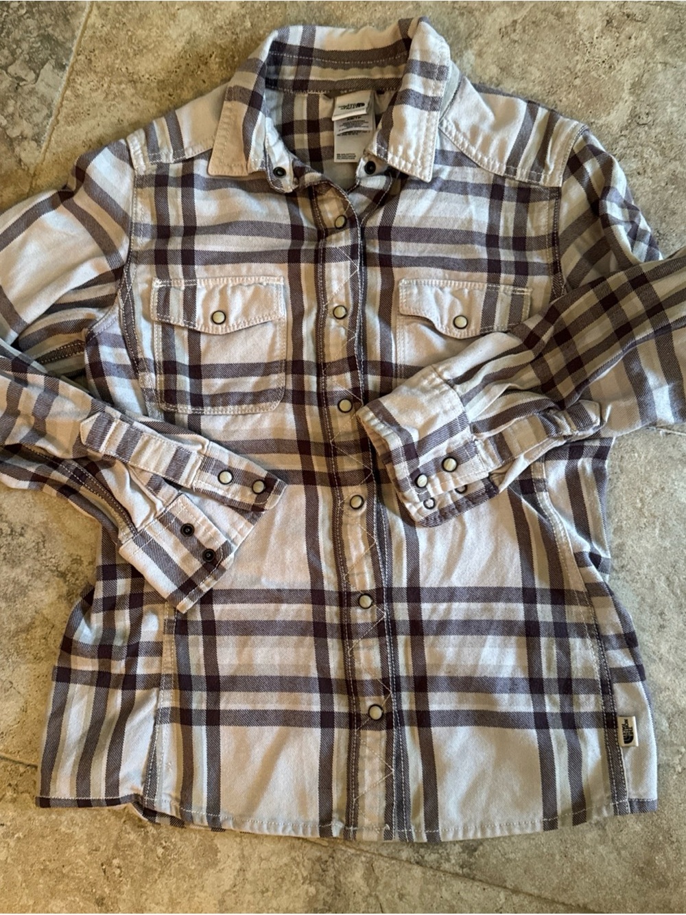 Woman’s North Face Plaid snap long sleeve Shirt beige XS western